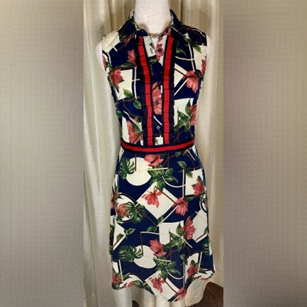 O25 - Runway Paris - Floral print collar sleeveless dress.